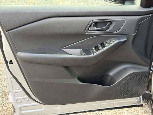 Used 2024 Nissan Rogue S FWD image 15