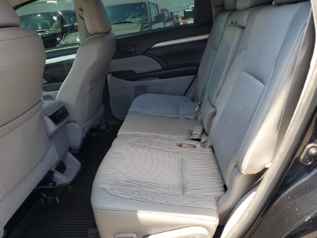 Used 2017 Toyota Highlander Plus AWD/4WD image 27