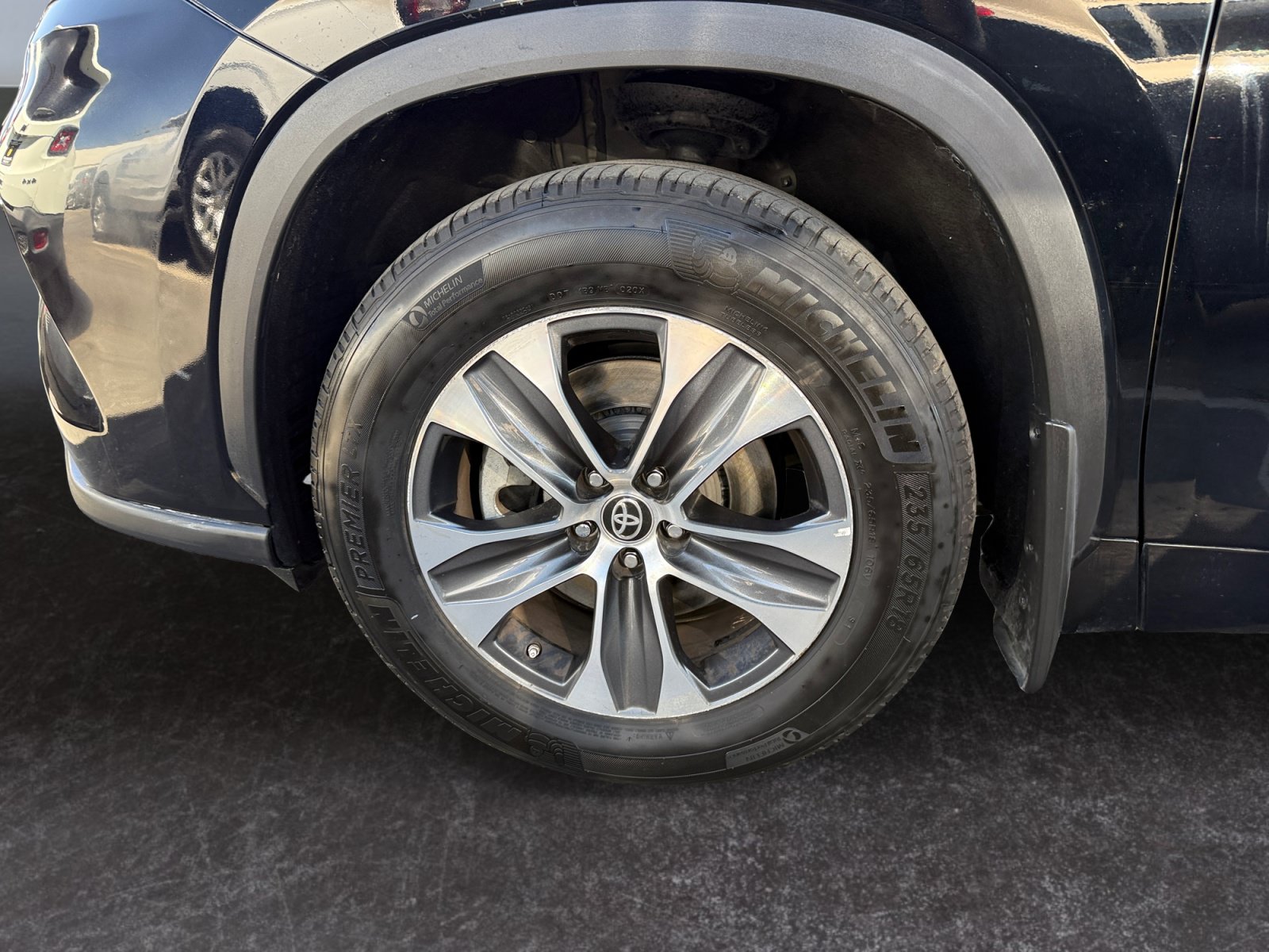 Used 2024 Toyota Highlander XLE FWD image 15