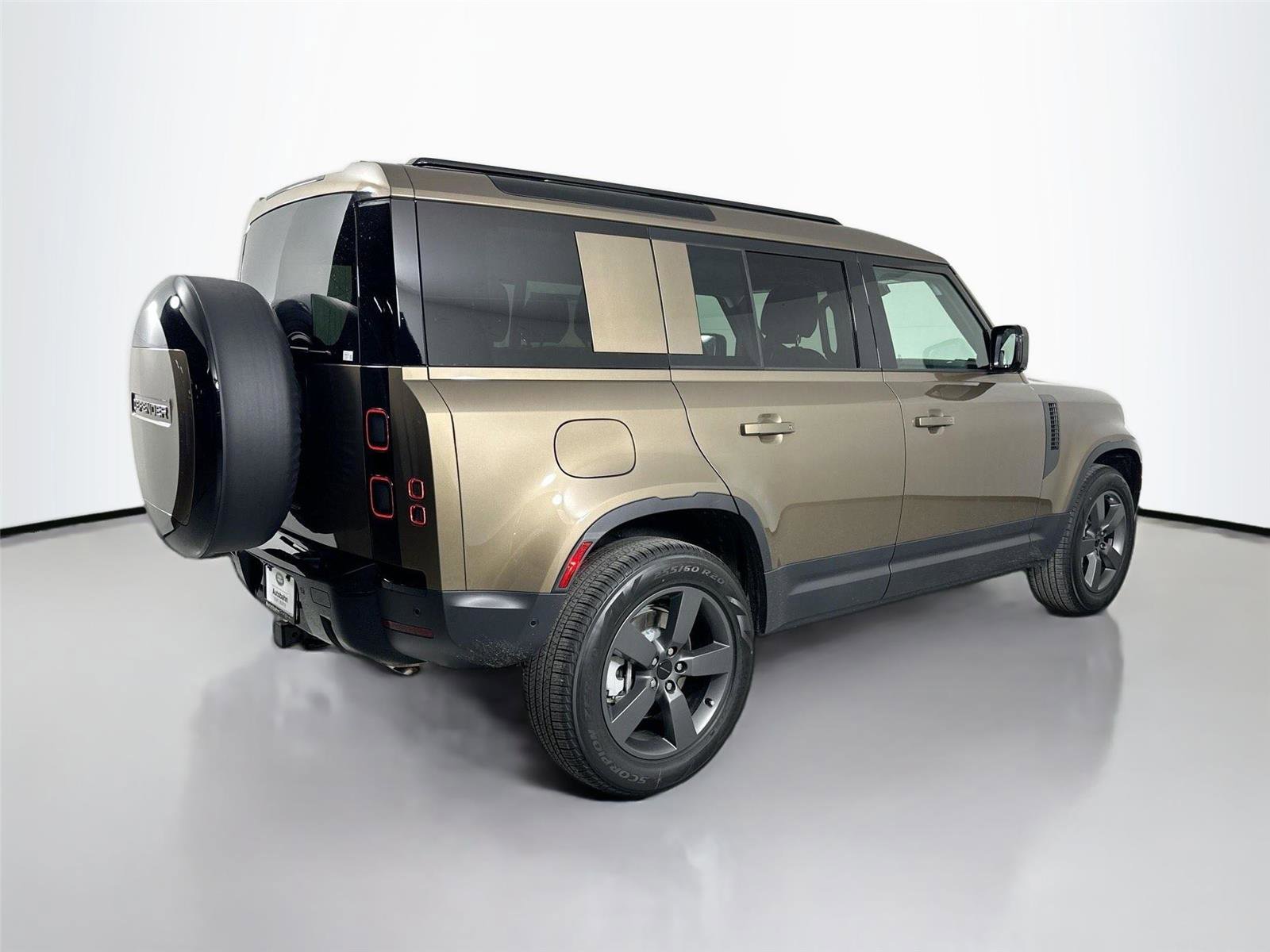 Used 2026 Land Rover Defender 110 S AWD/4WD image 5