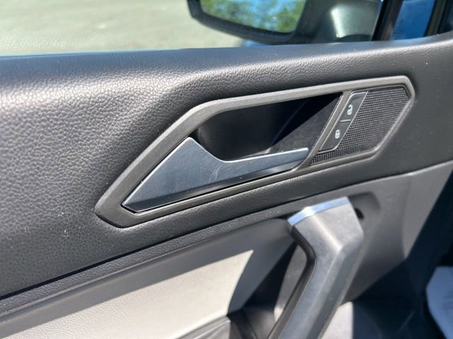 Used 2020 Volkswagen Tiguan SE w/ Panoramic Sunroof Package FWD image 18