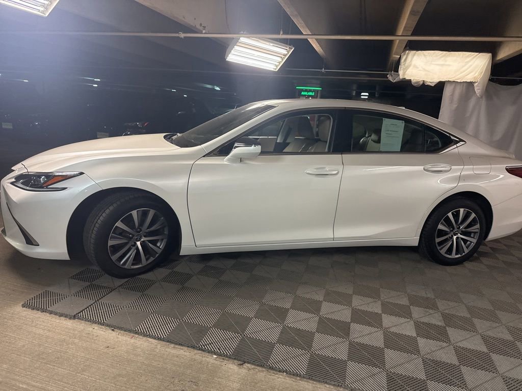 Used 2021 Lexus ES 250 w/ Accessory Package 2 AWD/4WD image 4