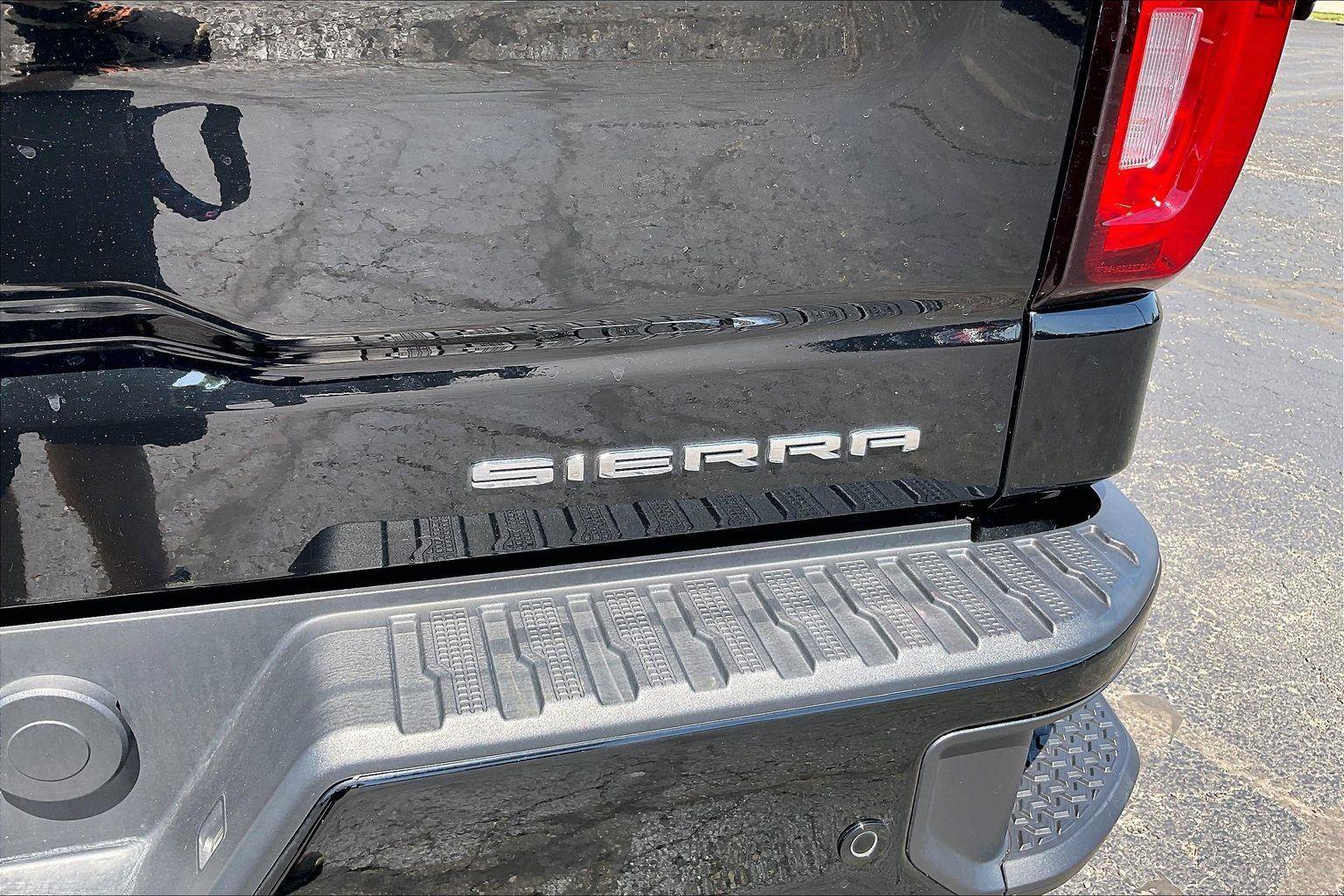 Used 2022 GMC Sierra 1500 Denali w/ Technology Package AWD/4WD image 9