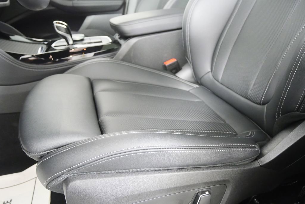 Used 2024 BMW X4 xDrive30i w/ Premium Package AWD/4WD image 9