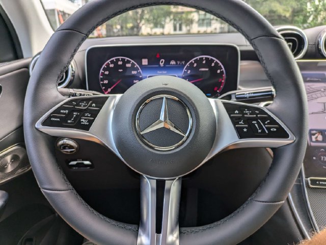 Used 2023 Mercedes-Benz GLC 300 w/ Exclusive Trim Package image 31