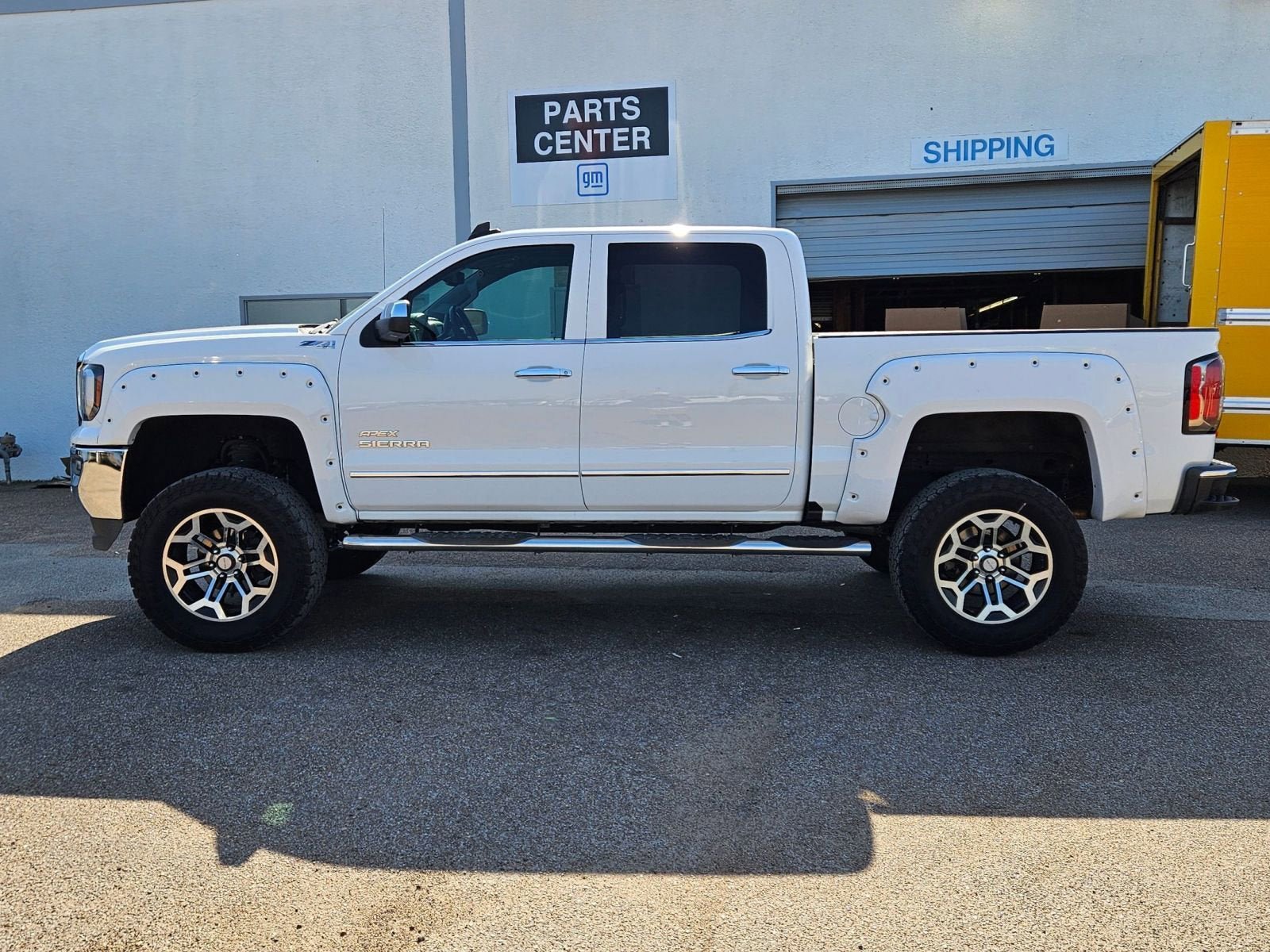 Used 2018 GMC Sierra 1500 SLT AWD/4WD image 2