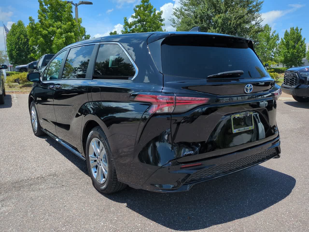 Certified 2021 Toyota Sienna XSE AWD/4WD image 4