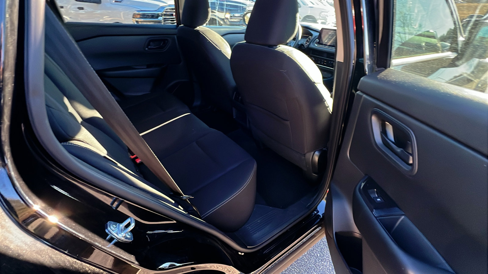 Used 2024 Nissan Rogue S image 21