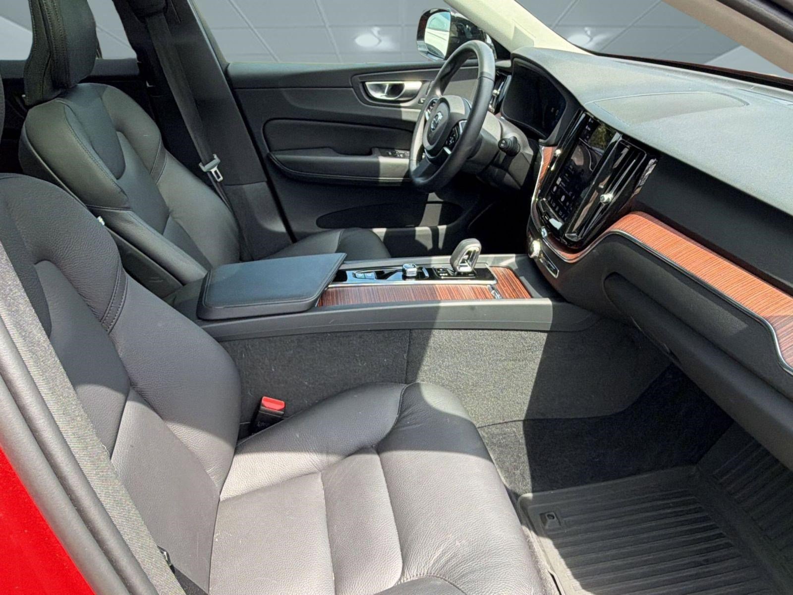 Certified 2024 Volvo XC60 B5 Plus w/ Protection Package Premier AWD/4WD image 30