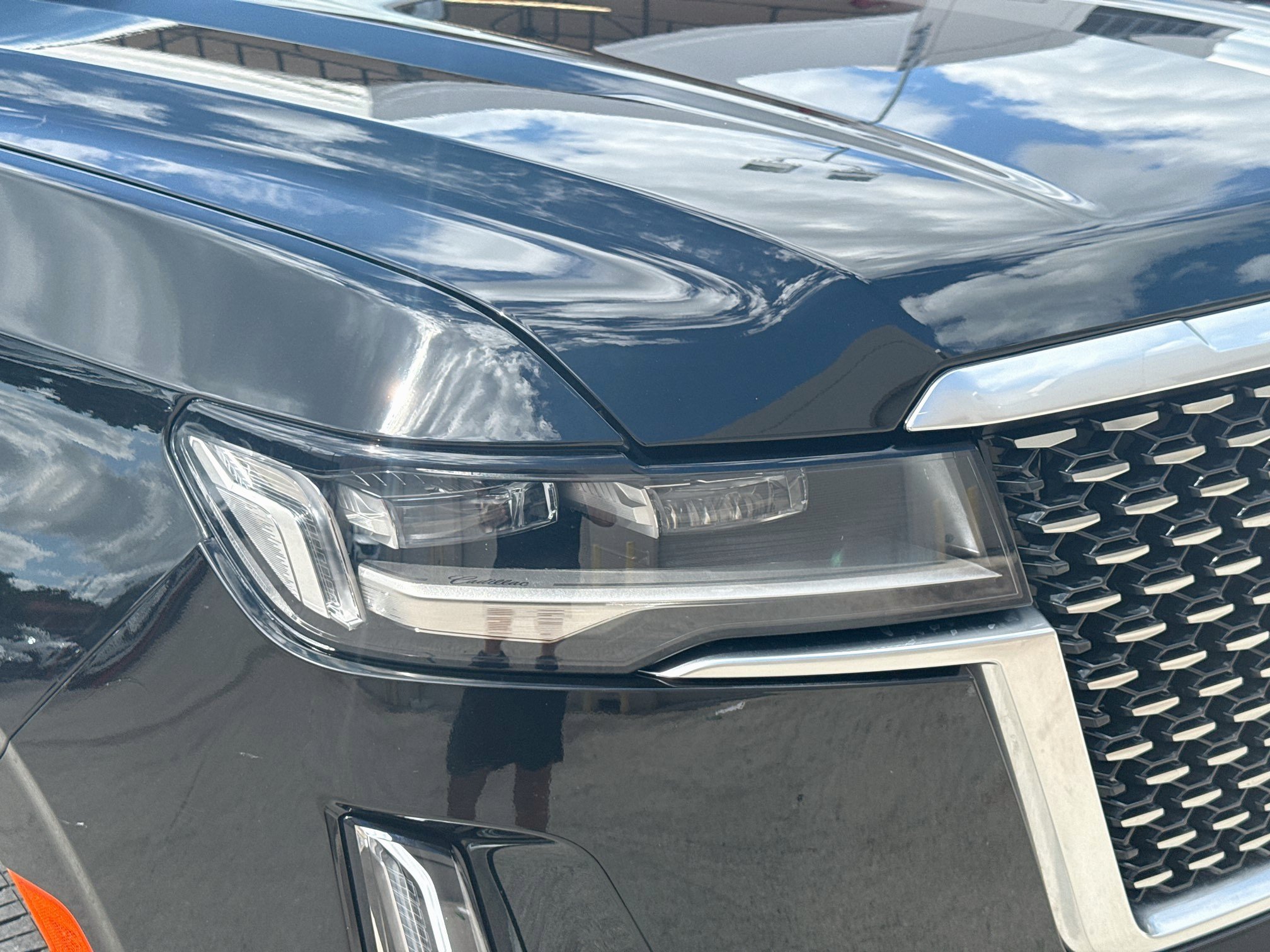 Used 2023 Cadillac Escalade Premium Luxury AWD/4WD image 33