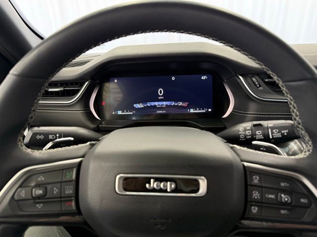 Used 2023 Jeep Grand Cherokee Altitude image 6
