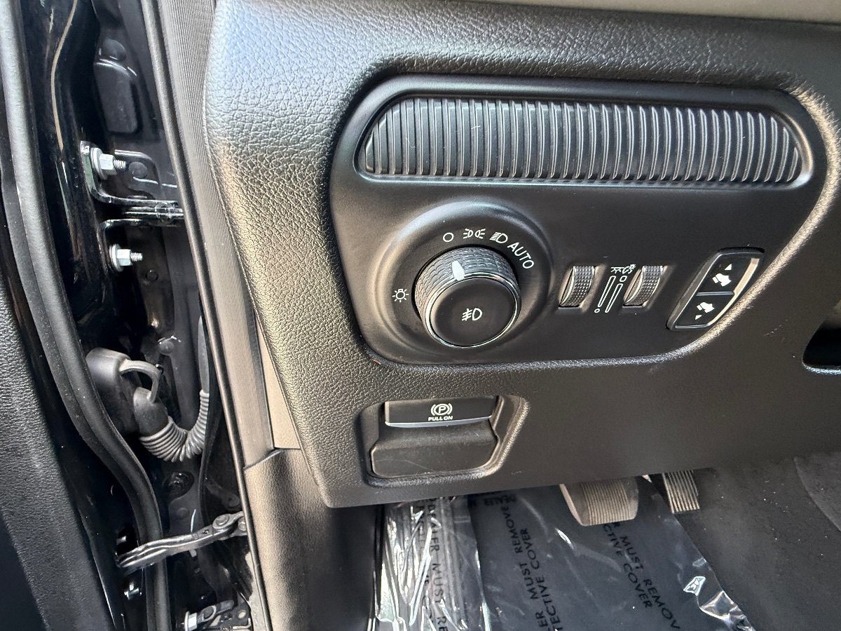 Used 2024 Jeep Wagoneer L Series II w/ Flexible Seating Group AWD/4WD image 25