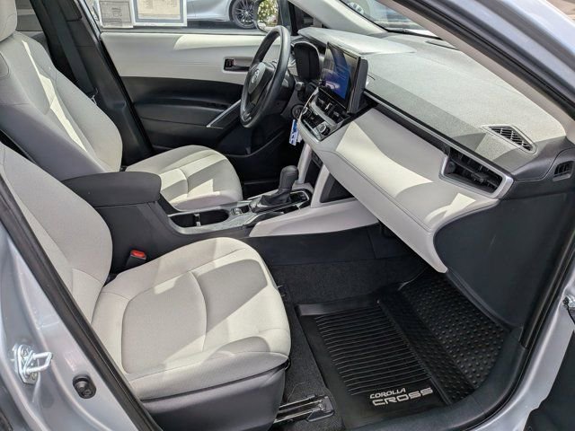 Used 2024 Toyota Corolla Cross L FWD image 5