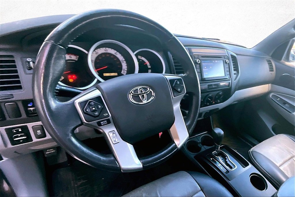 Used 2015 Toyota Tacoma 4x4 Access Cab image 8