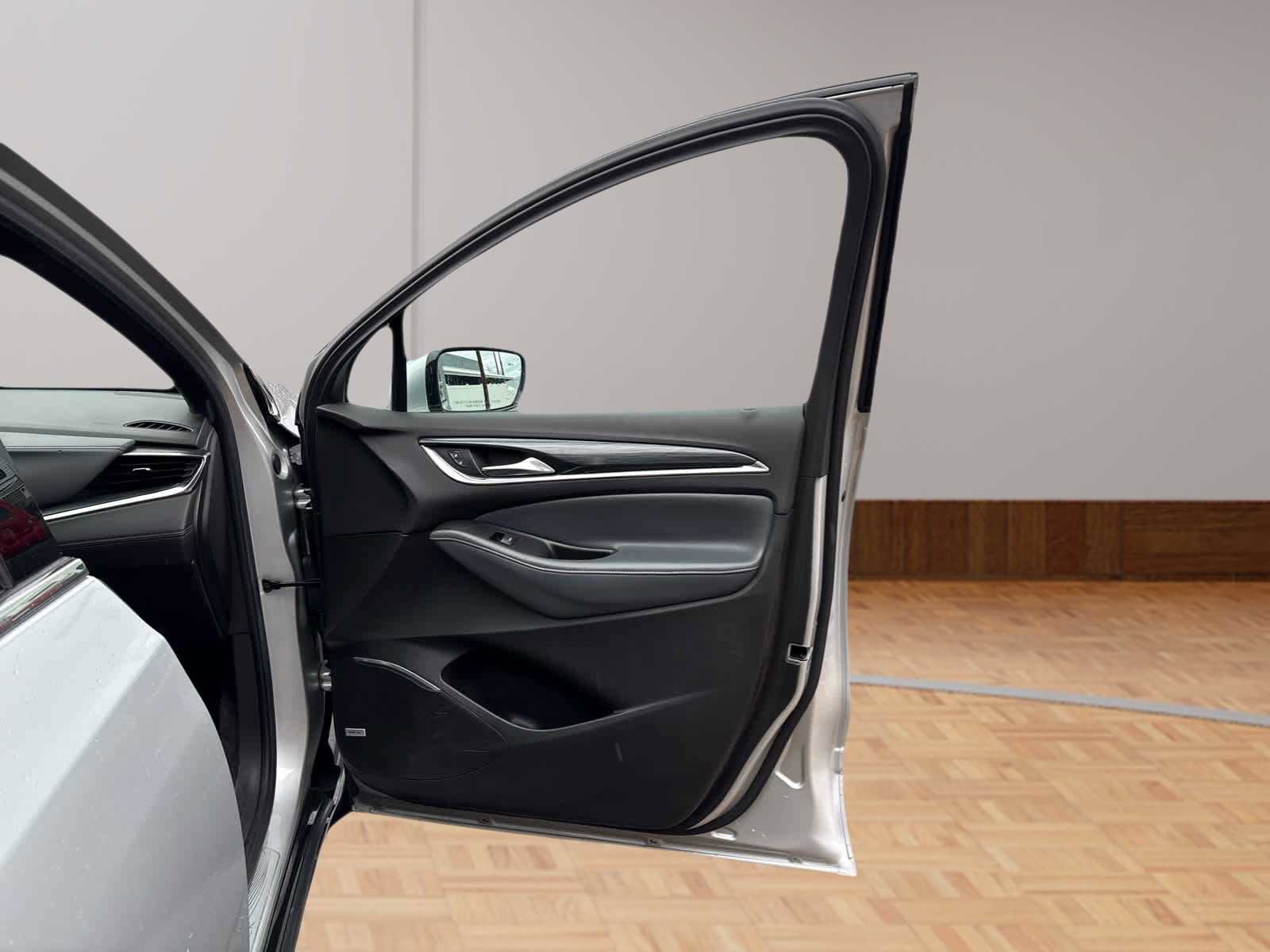 Used 2022 Buick Enclave Premium image 16