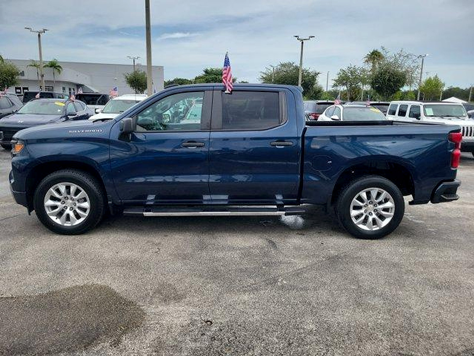 Used 2022 Chevrolet Silverado 1500 Custom RWD image 4