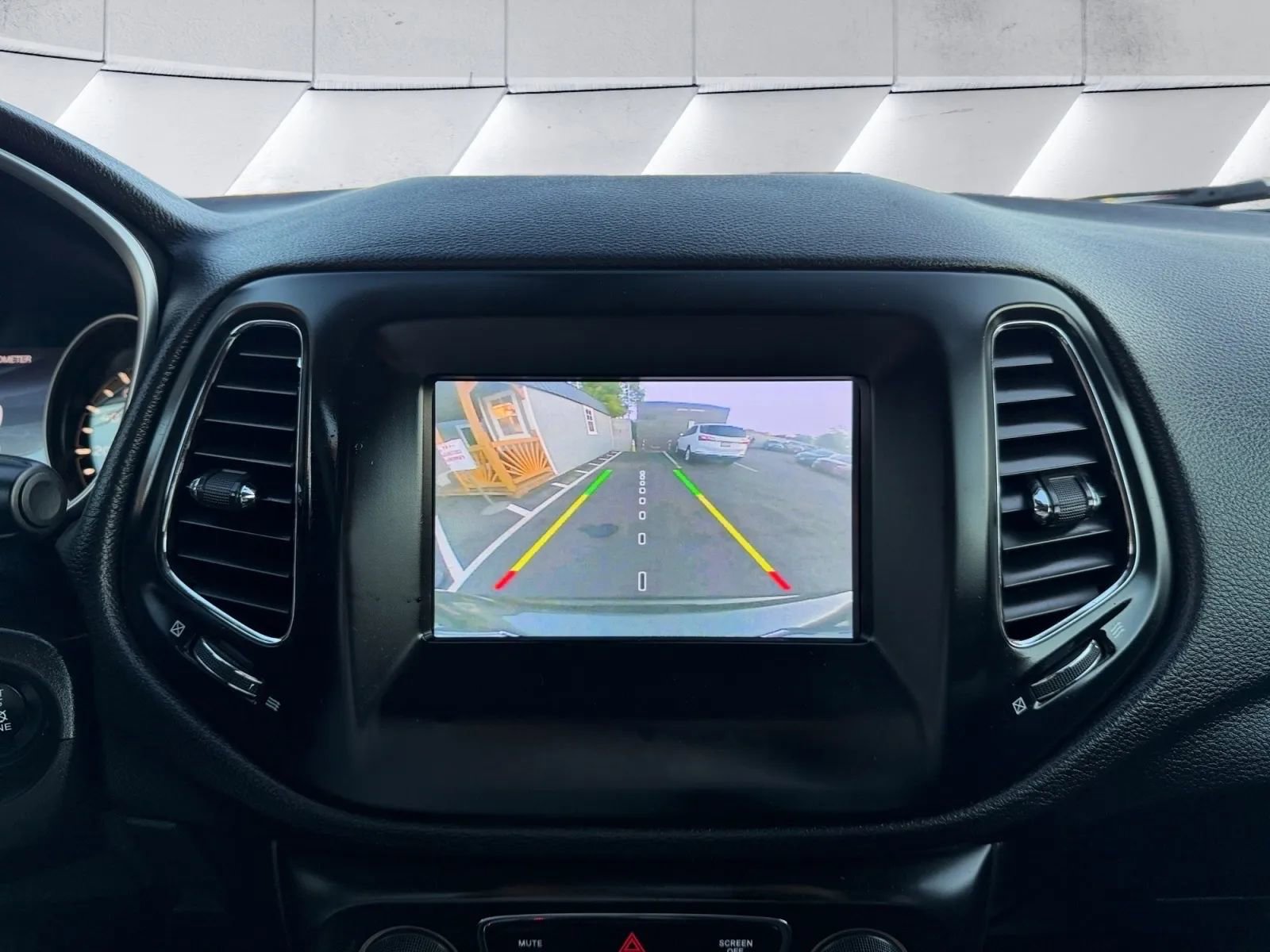 Used 2018 Jeep Compass Latitude w/ Popular Equipment Group image 14