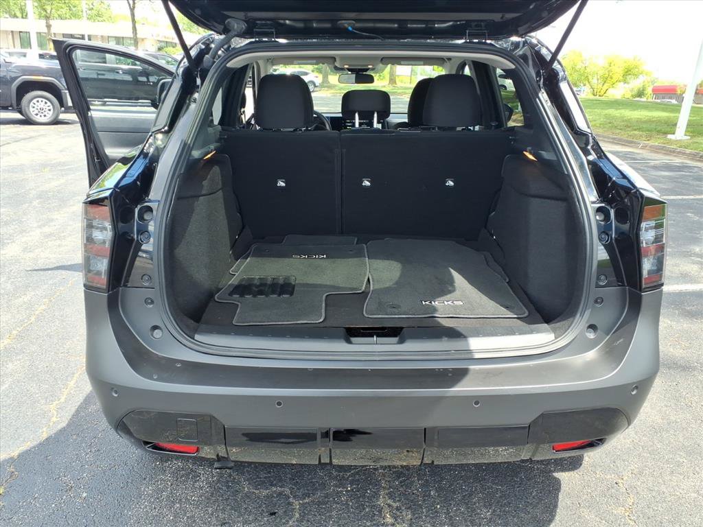 Used 2025 Nissan Kicks SV AWD/4WD image 28