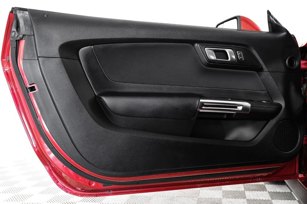 Used 2020 Ford Mustang GT w/ Ford Safe & Smart Package RWD image 40