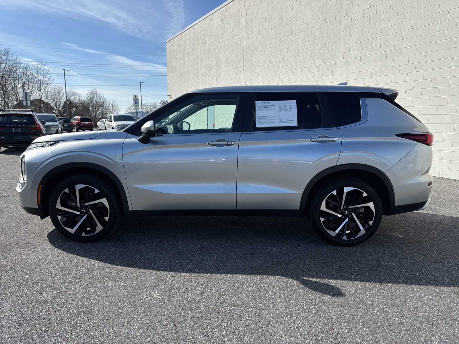 Used 2024 Mitsubishi Outlander SE Black Edition image 4