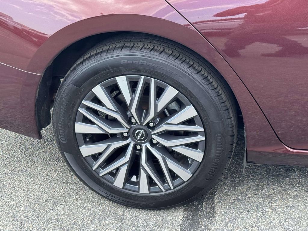 Used 2024 Nissan Altima 2.5 SV FWD image 9