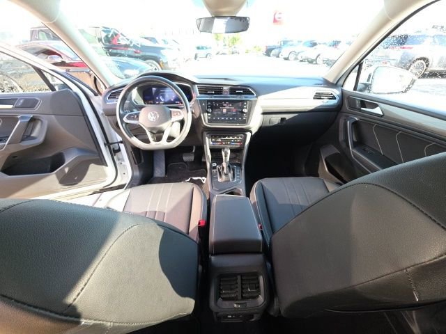 Used 2023 Volkswagen Tiguan SE image 24