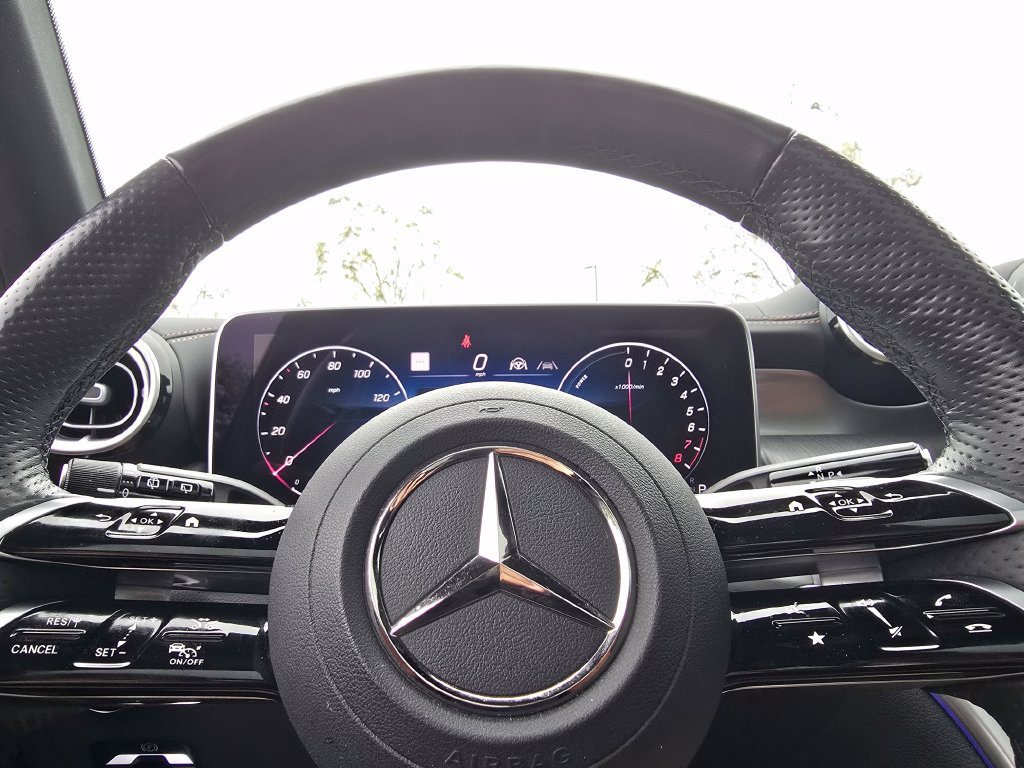 Used 2025 Mercedes-Benz GLC 350e 4MATIC image 29