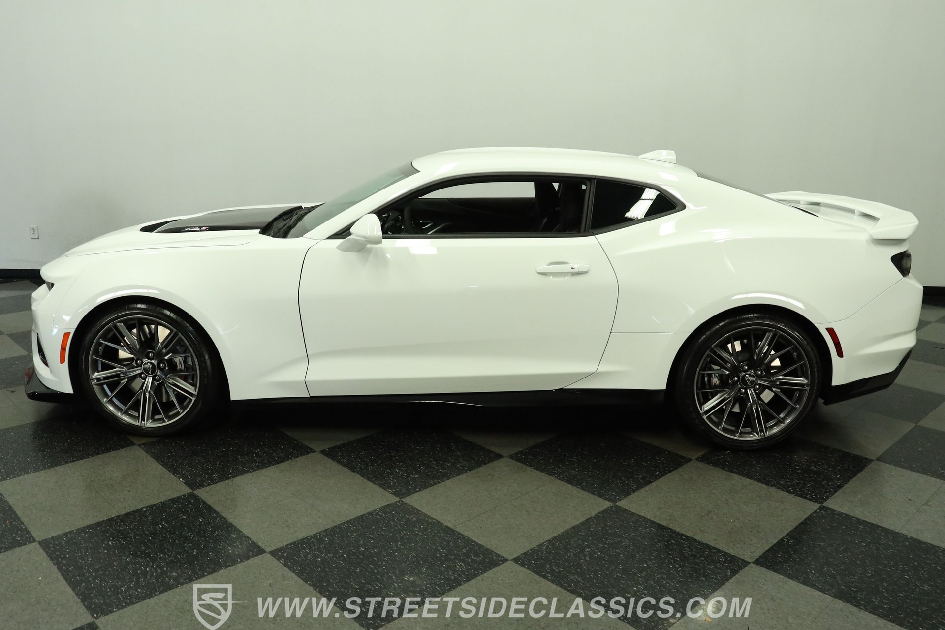 Used 2023 Chevrolet Camaro ZL1 RWD image 2