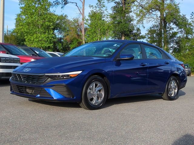 Certified 2025 Hyundai Elantra SE FWD image 2