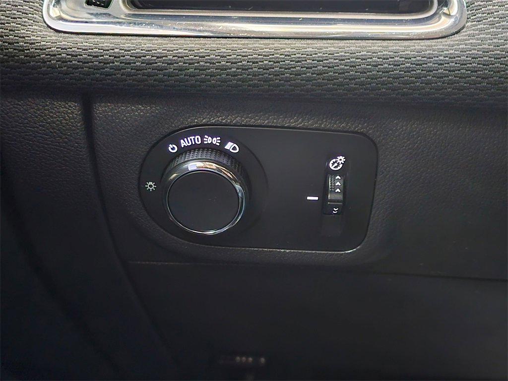 Used 2017 Chevrolet Cruze LT image 31