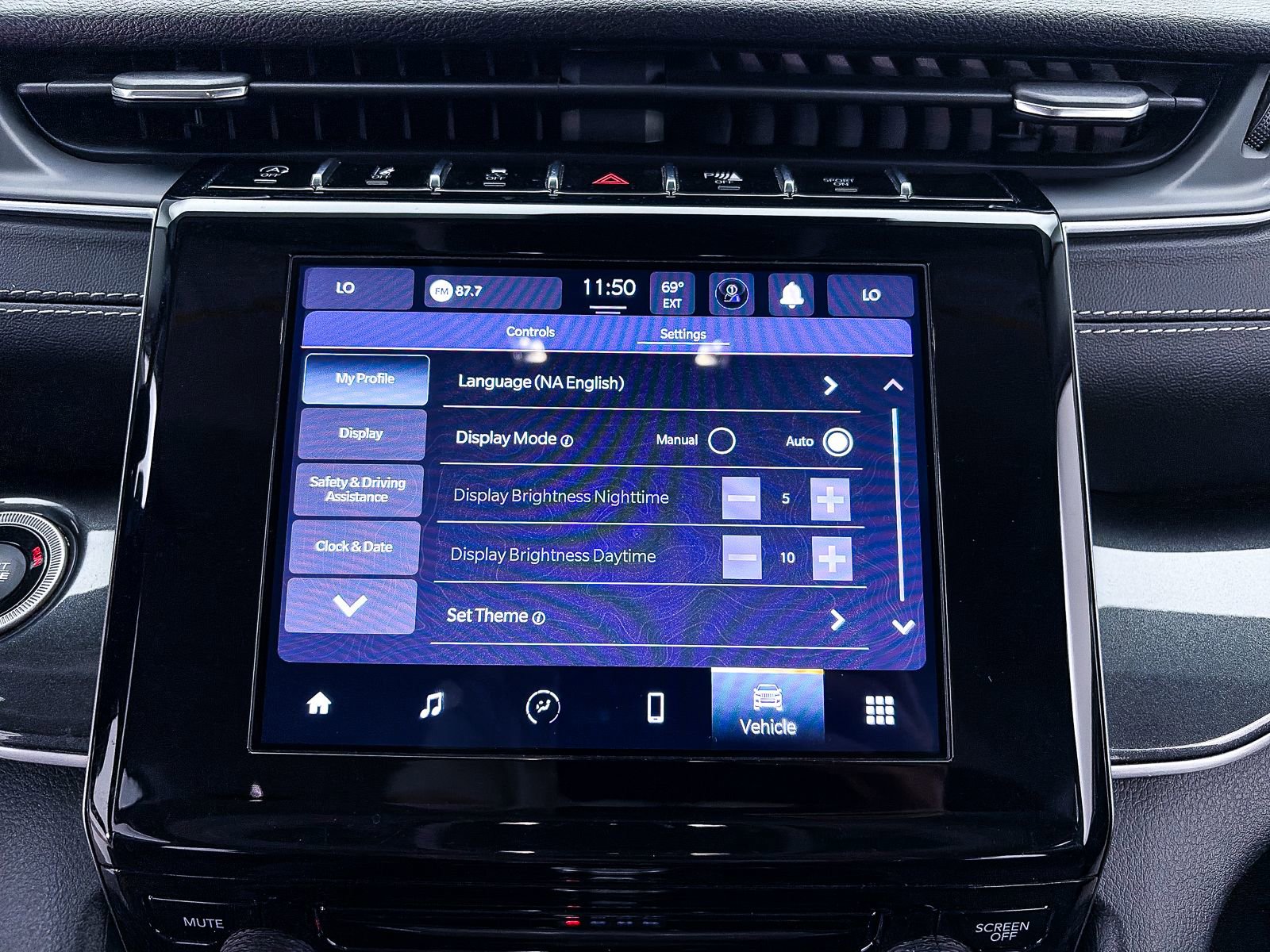 Used 2023 Jeep Grand Cherokee Laredo w/ Trailer Tow Prep Group (B) AWD/4WD image 24