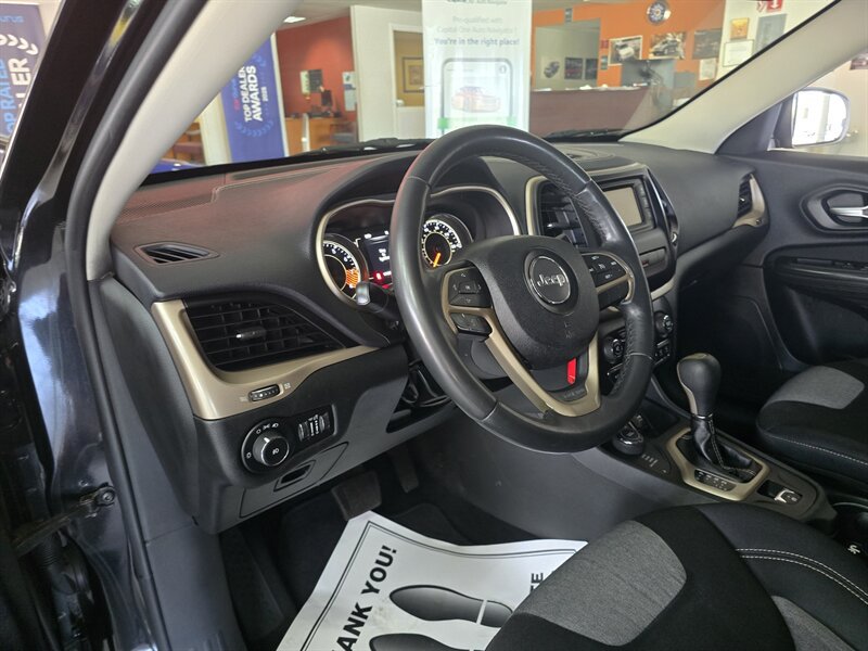 Used 2014 Jeep Cherokee Latitude AWD/4WD image 8