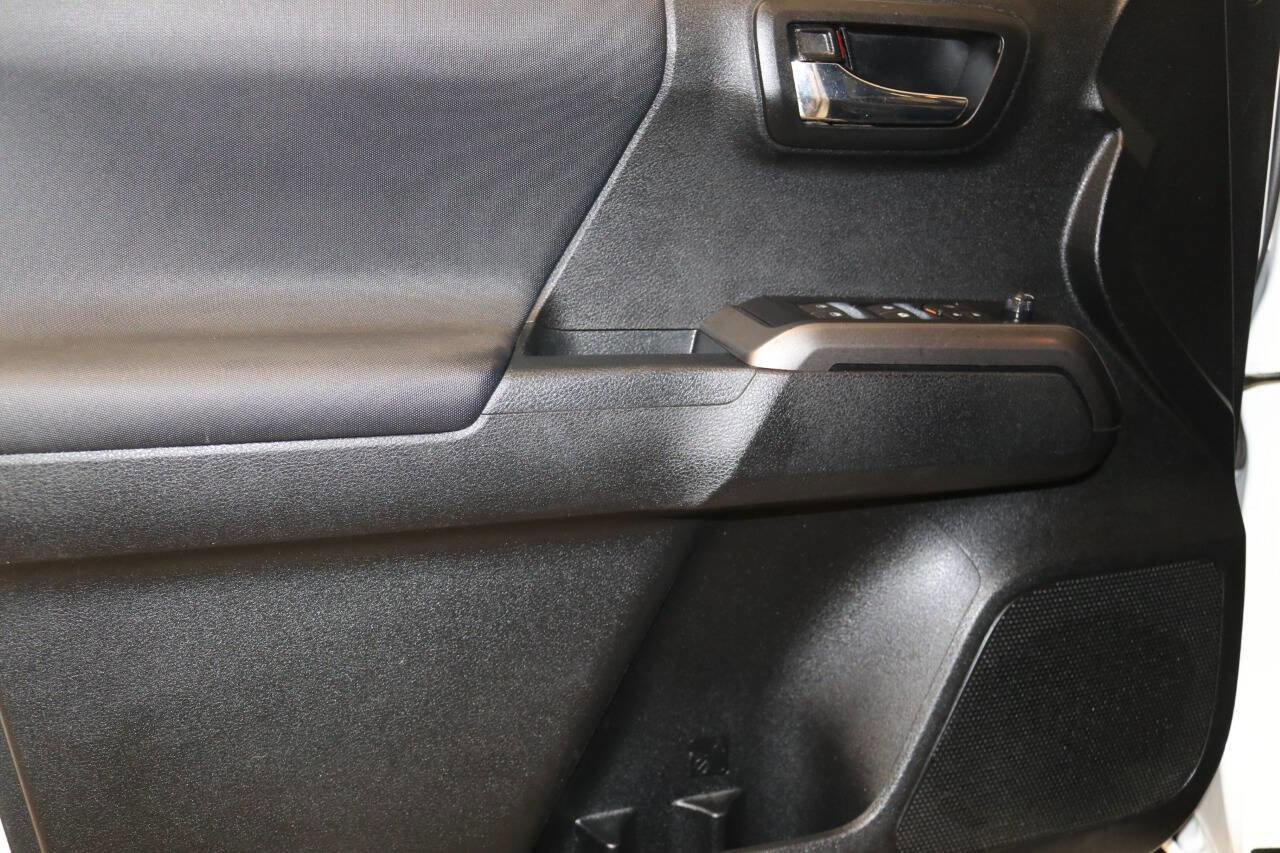 Used 2022 Toyota Tacoma TRD Off-Road image 62