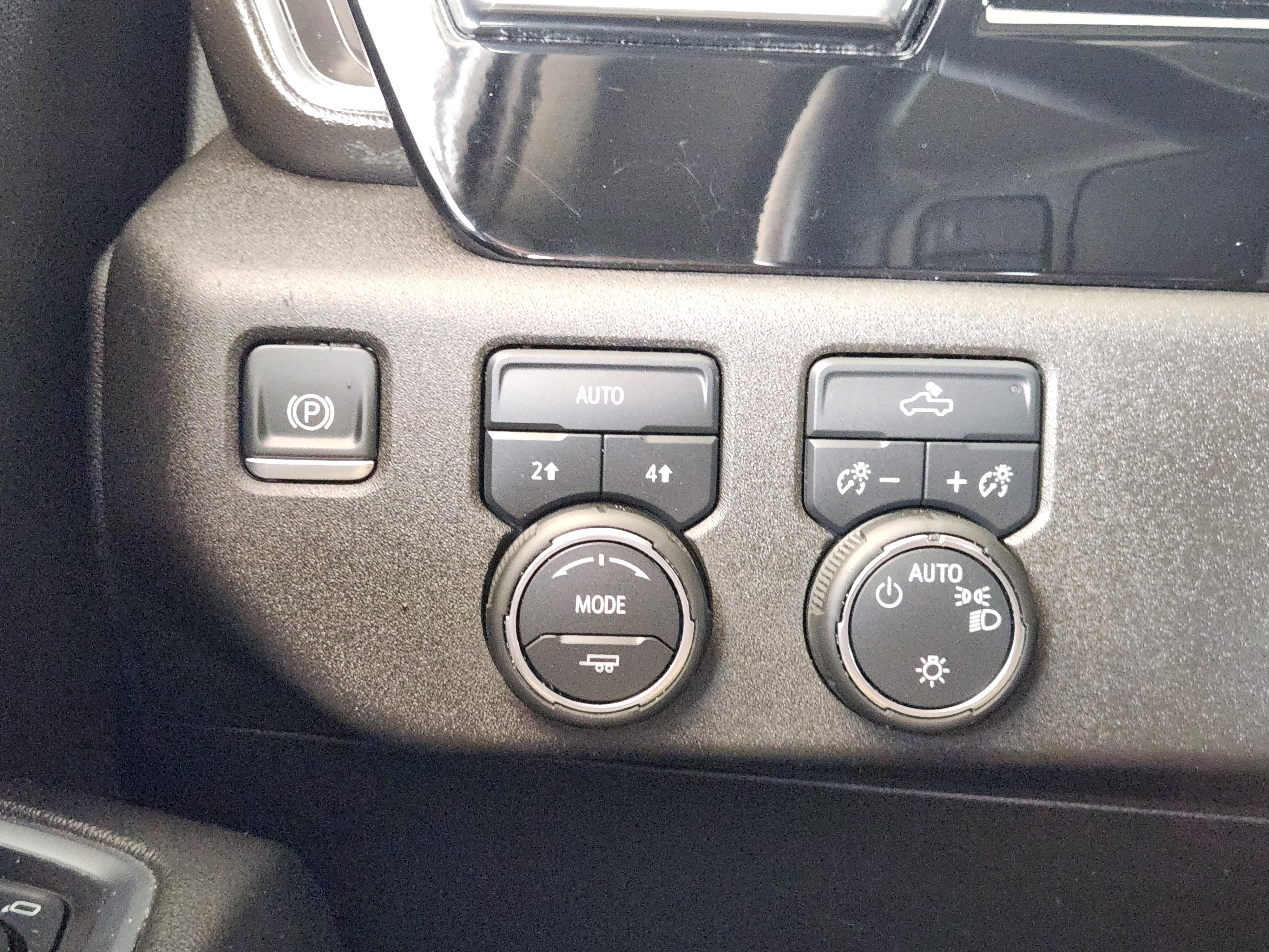 Certified 2025 Chevrolet Silverado 1500 LT AWD/4WD image 22