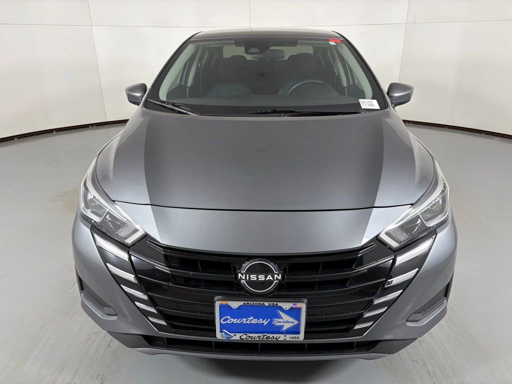 Used 2023 Nissan Versa SV image 3