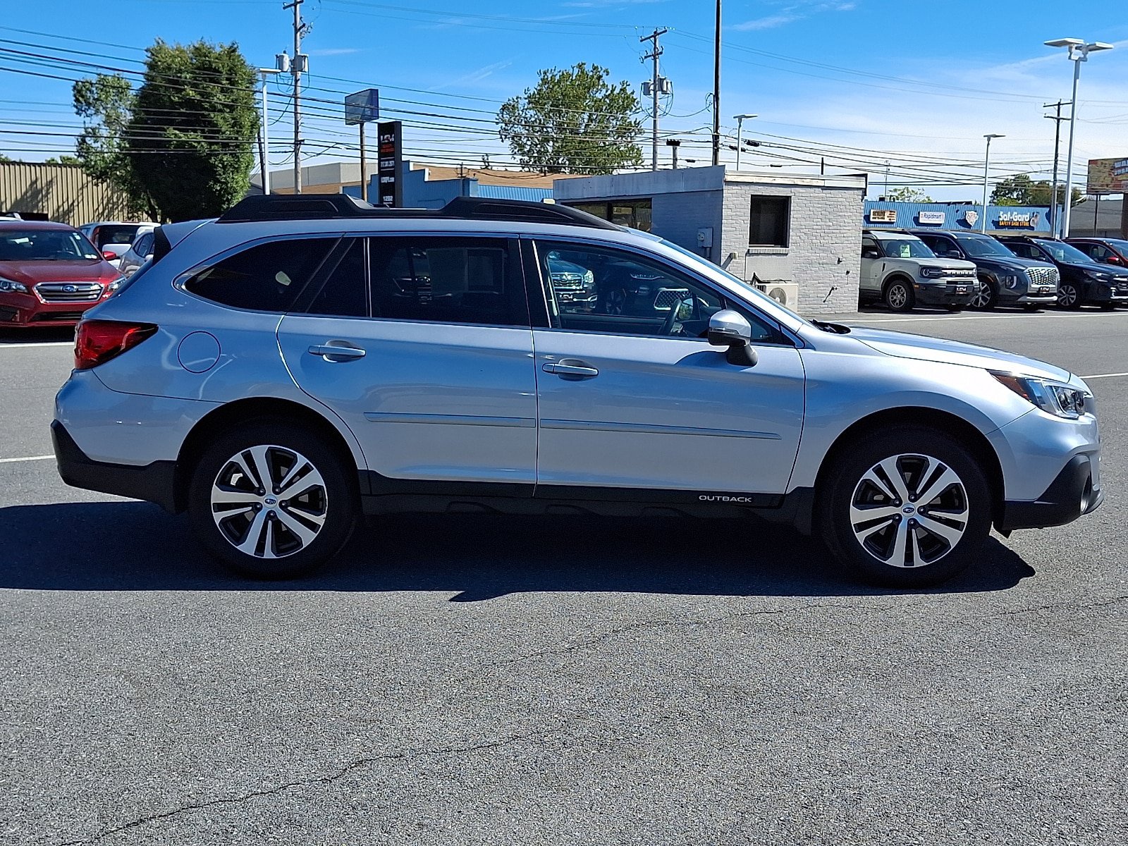 Used 2019 Subaru Outback 2.5i Limited w/ Popular Package #2 AWD/4WD image 4