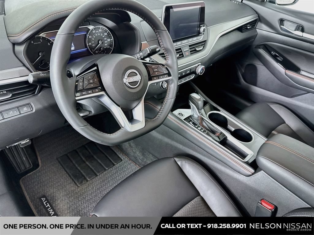 Certified 2025 Nissan Altima 2.5 SR FWD image 9