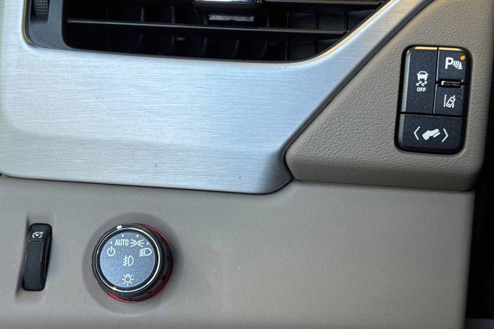 Used 2015 GMC Yukon SLT w/ Open Road Package image 33