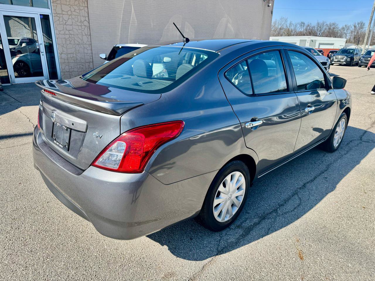 Used 2018 Nissan Versa SV image 5