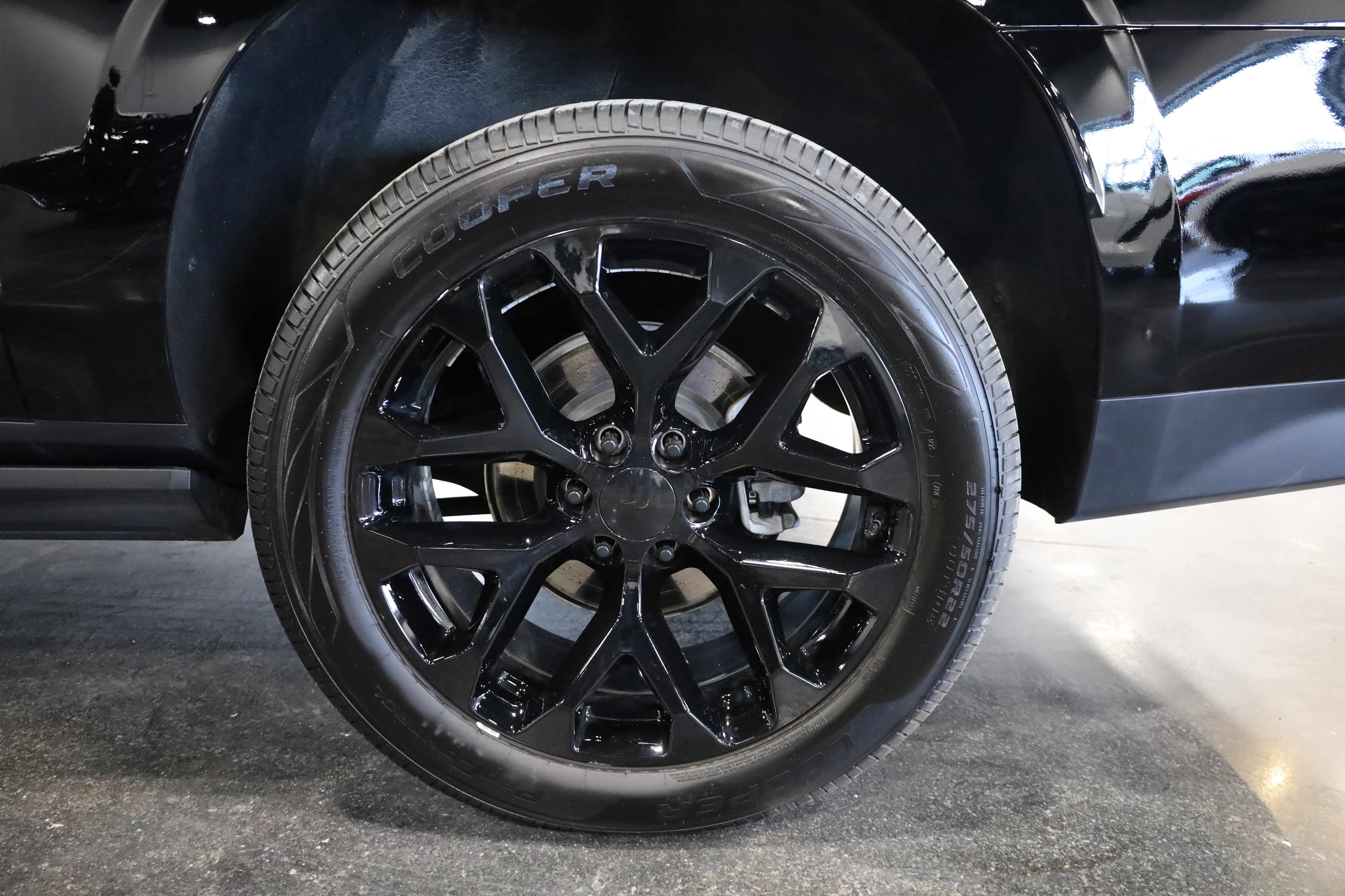 Used 2024 Chevrolet Suburban High Country w/ Advanced Technology Package image 12