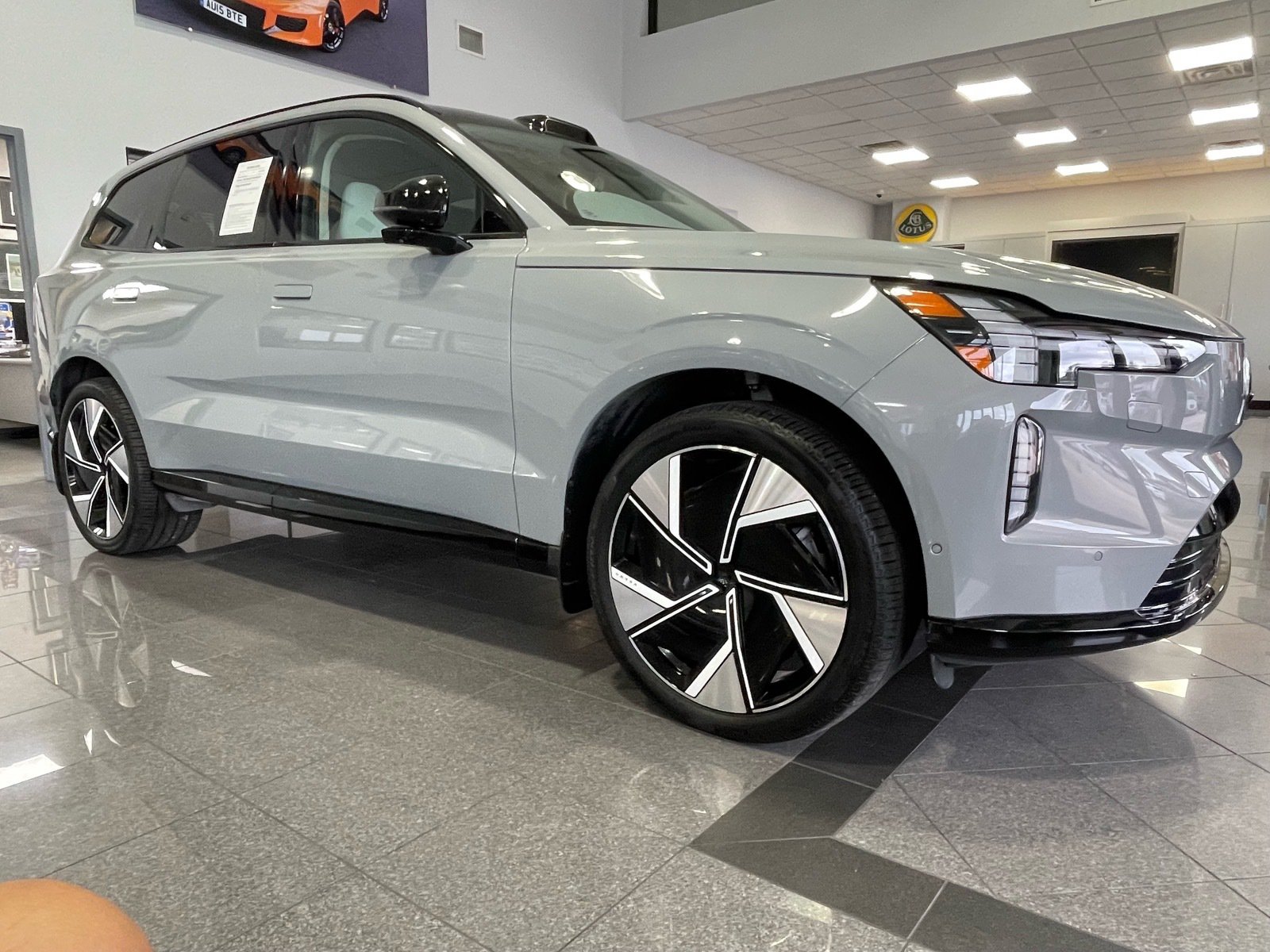 Used 2025 Volvo EX90 Ultra AWD/4WD image 7