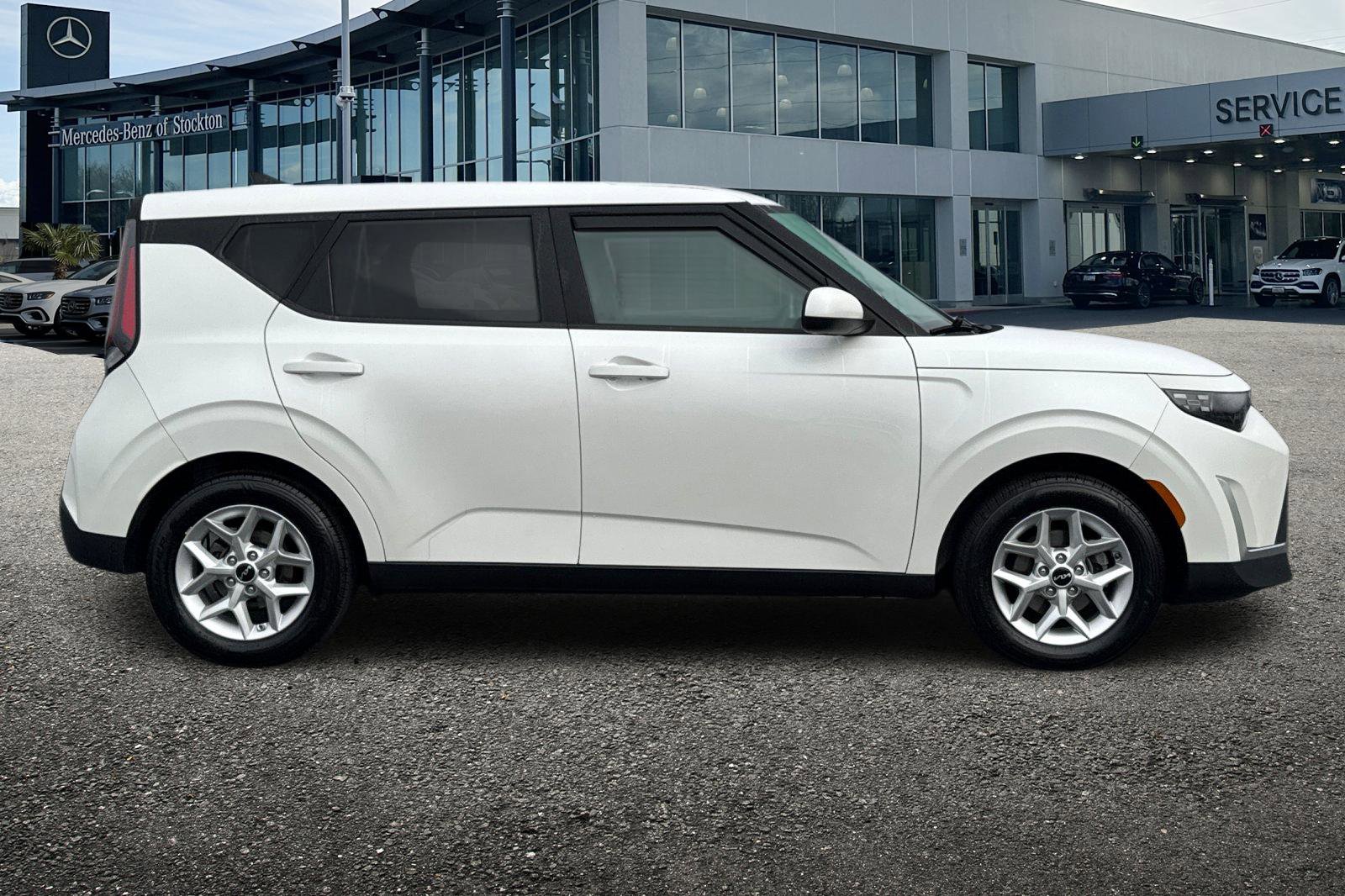 Used 2023 Kia Soul LX w/ LX Technology Package FWD video 3