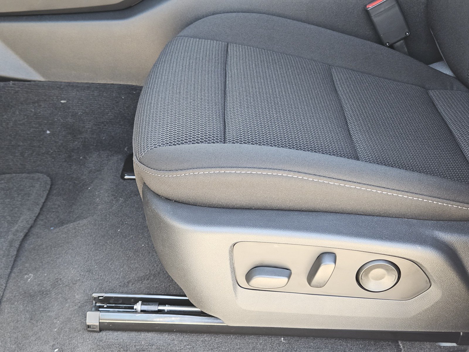 New 2026 GMC Canyon Elevation w/ Convenience Package RWD image 17