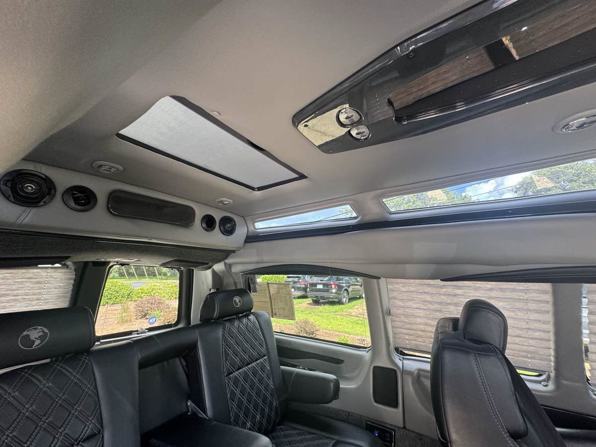 Used 2021 Chevrolet Express 2500 w/ Enhanced Convenience Package RWD image 24