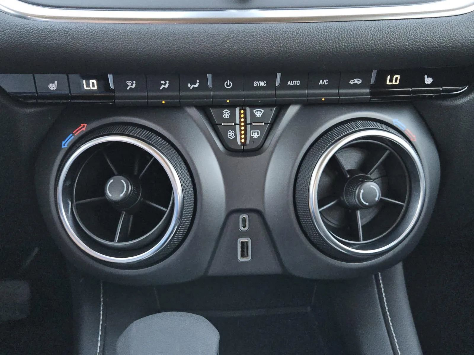 Used 2025 Chevrolet Blazer LT image 13