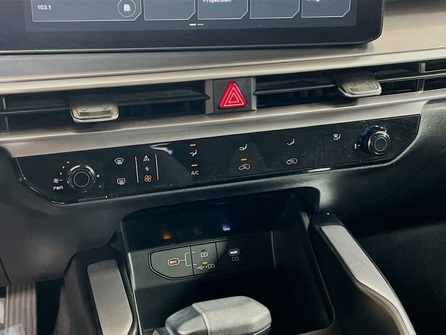 Certified 2025 Kia Sorento LX FWD image 15