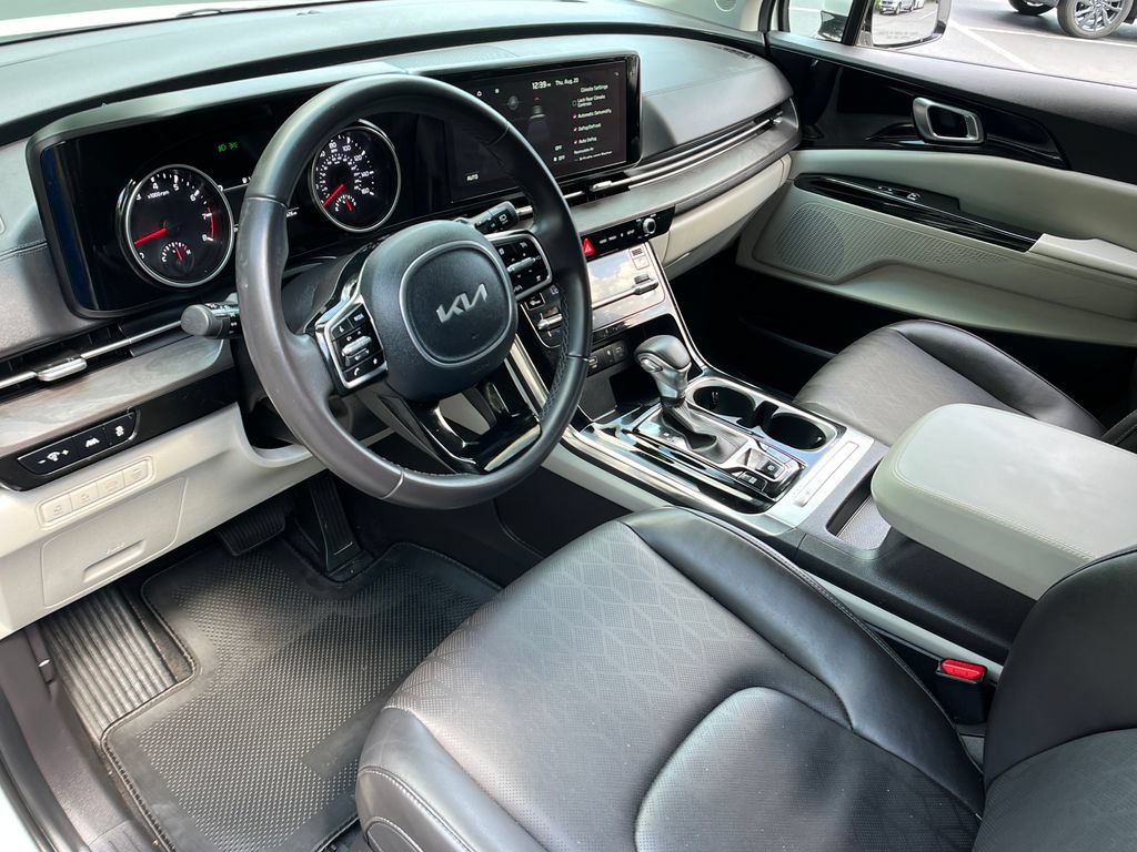 Used 2024 Kia Carnival EX FWD image 10
