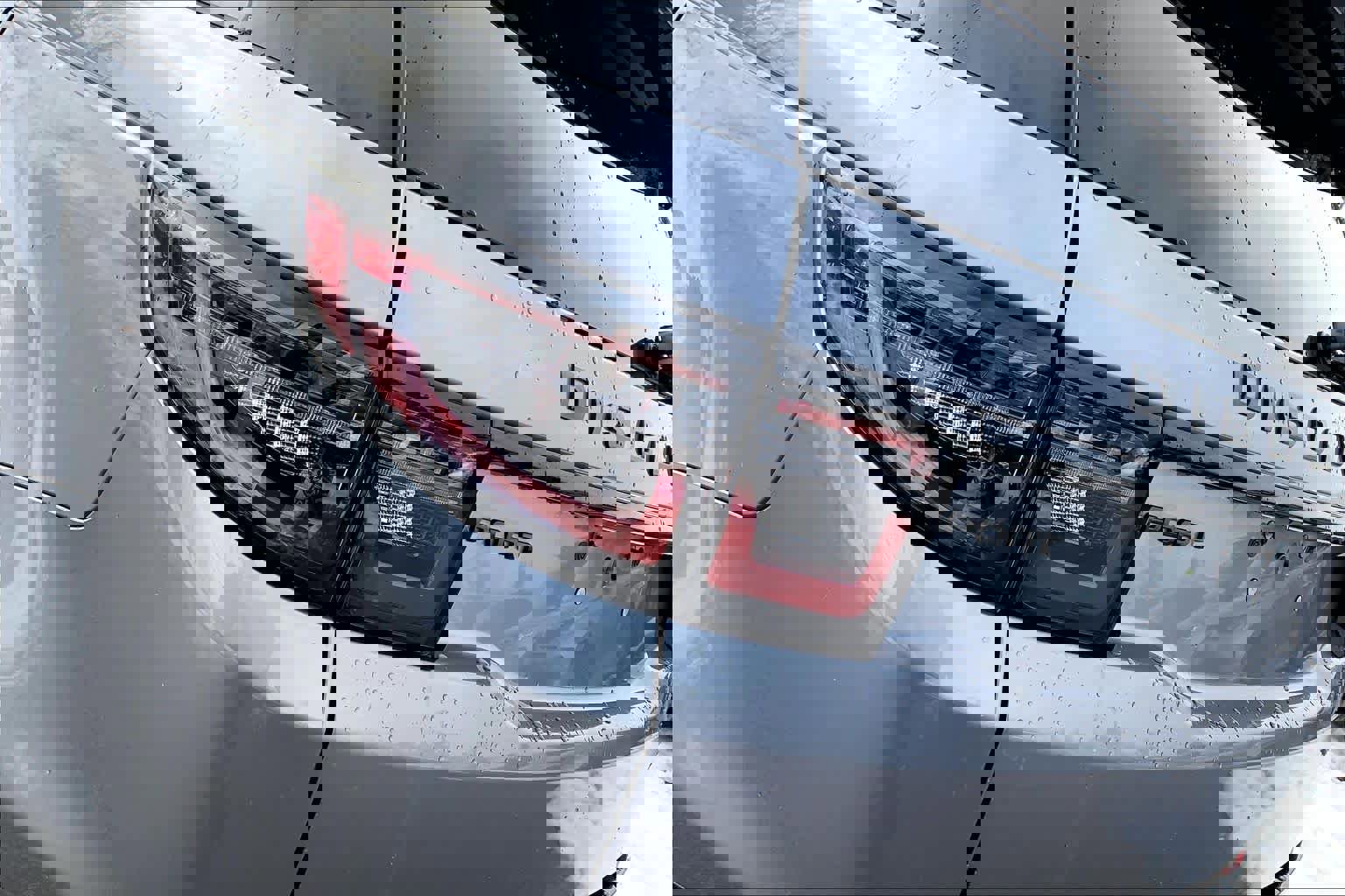 Certified 2025 Land Rover Discovery Sport Dynamic SE image 26