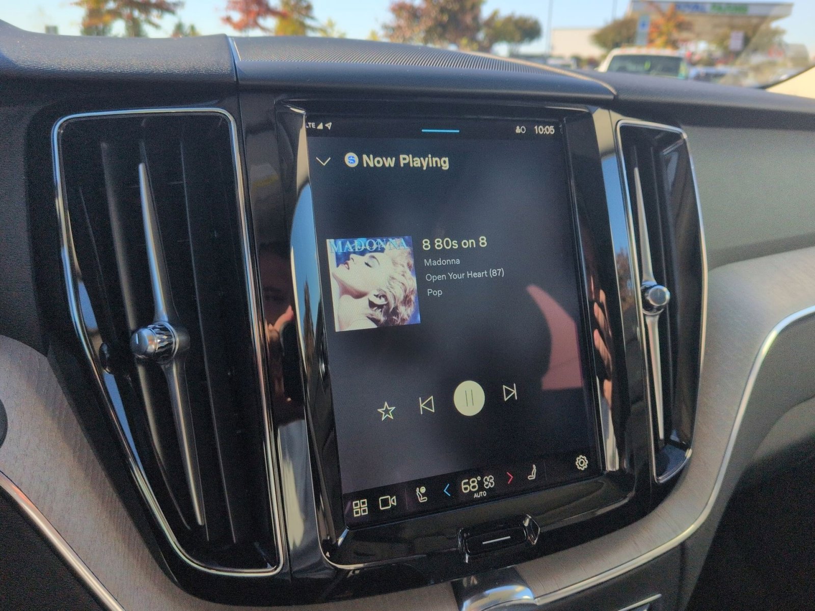 Certified 2025 Volvo XC60 B5 Plus image 18