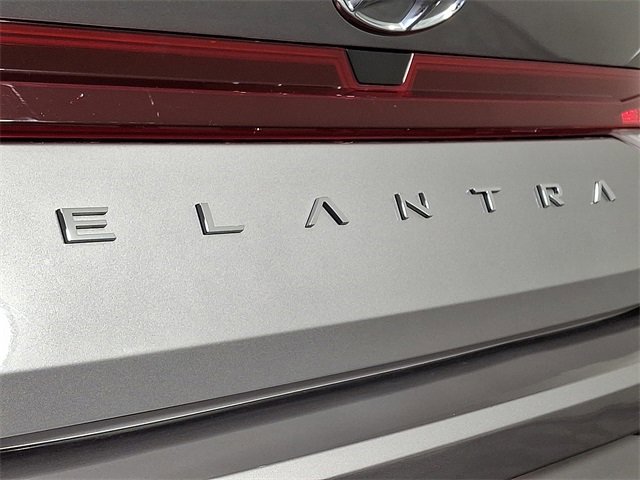 Used 2023 Hyundai Elantra SE w/ Preferred Accessory Package image 31